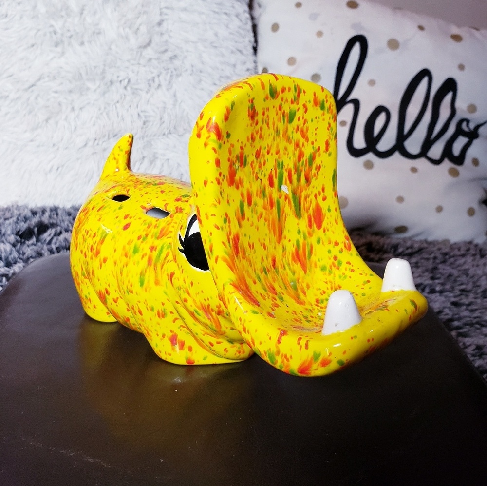 Hippo phone holder